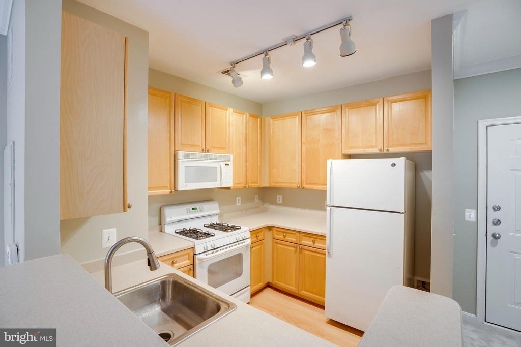 9480 Virginia Center Boulevard - Photo 2