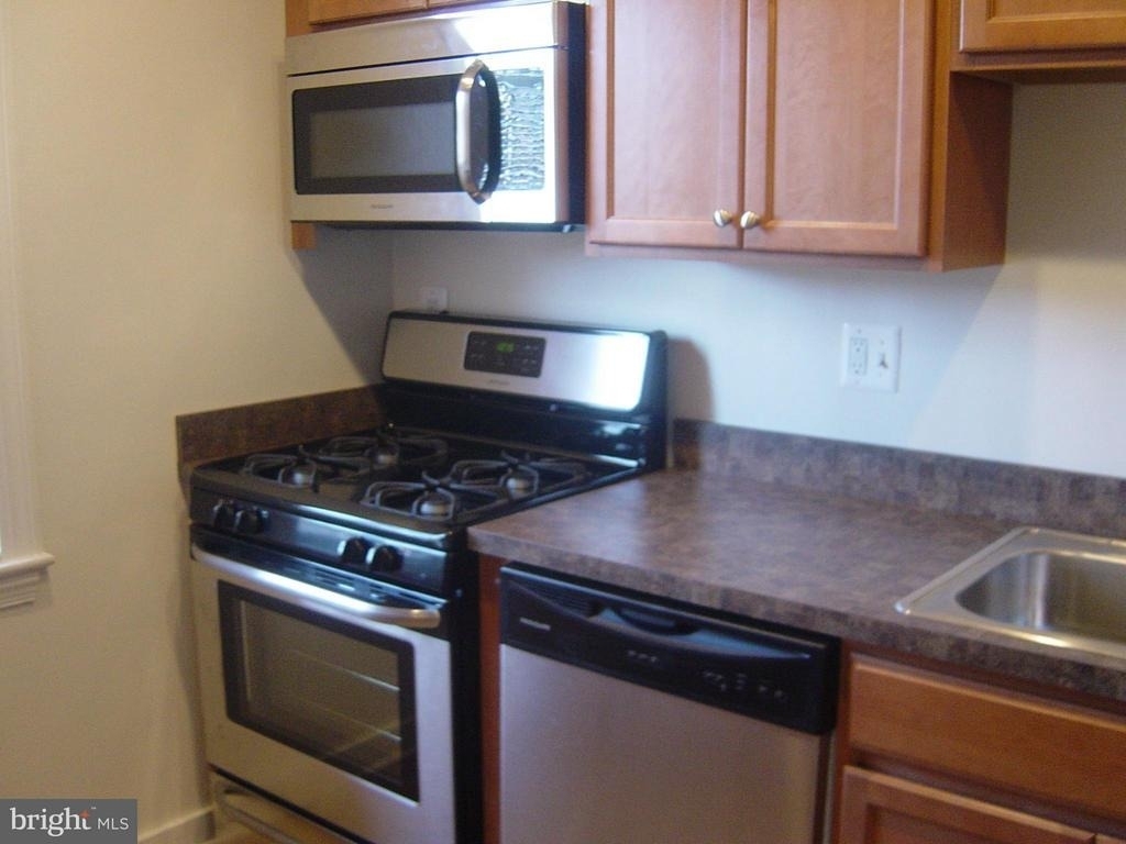 6604 10th Street - Photo 2