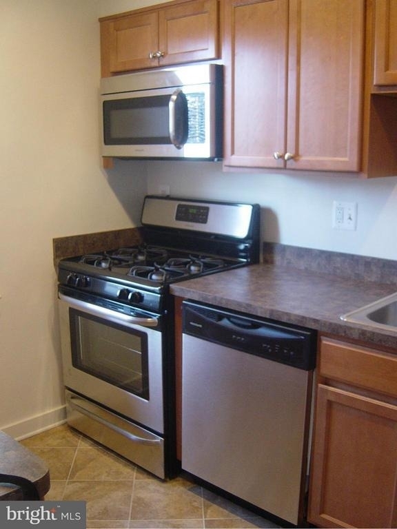 6604 10th Street - Photo 3