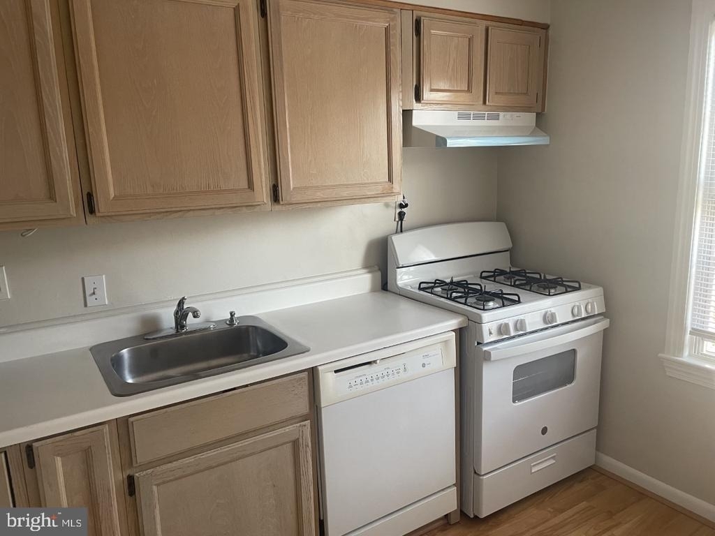 6704 W Wakefield Drive - Photo 3