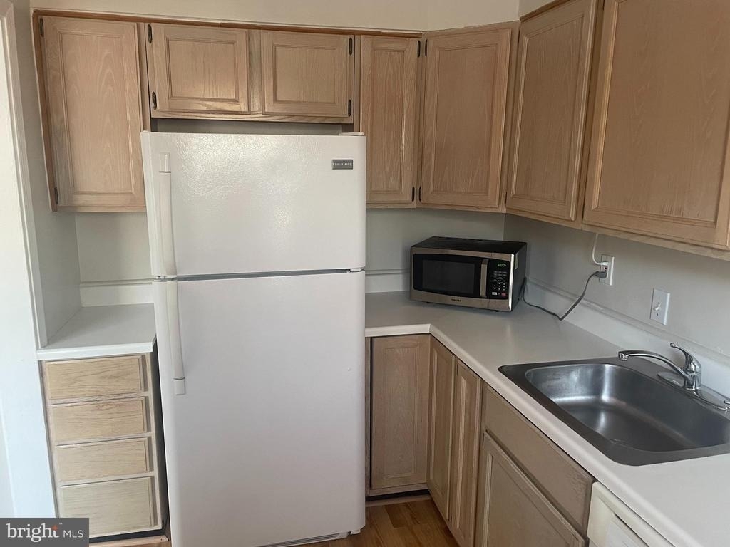 6704 W Wakefield Drive - Photo 2