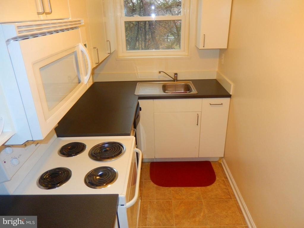 3045 Patrick Henry Drive - Photo 5