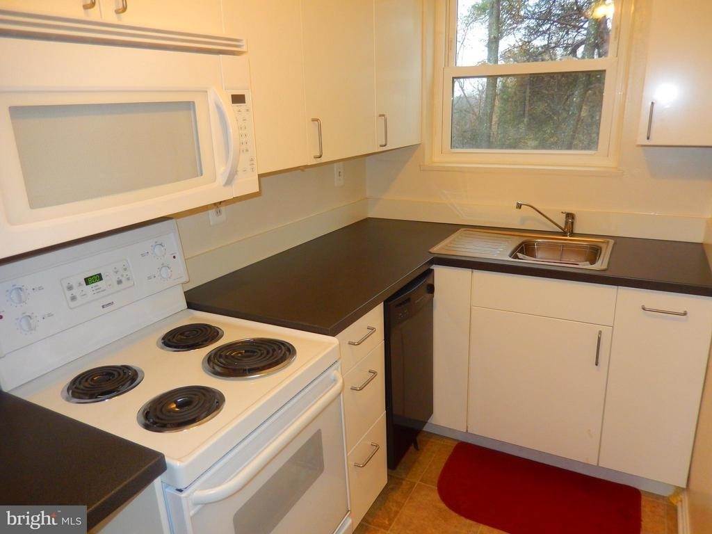 3045 Patrick Henry Drive - Photo 4