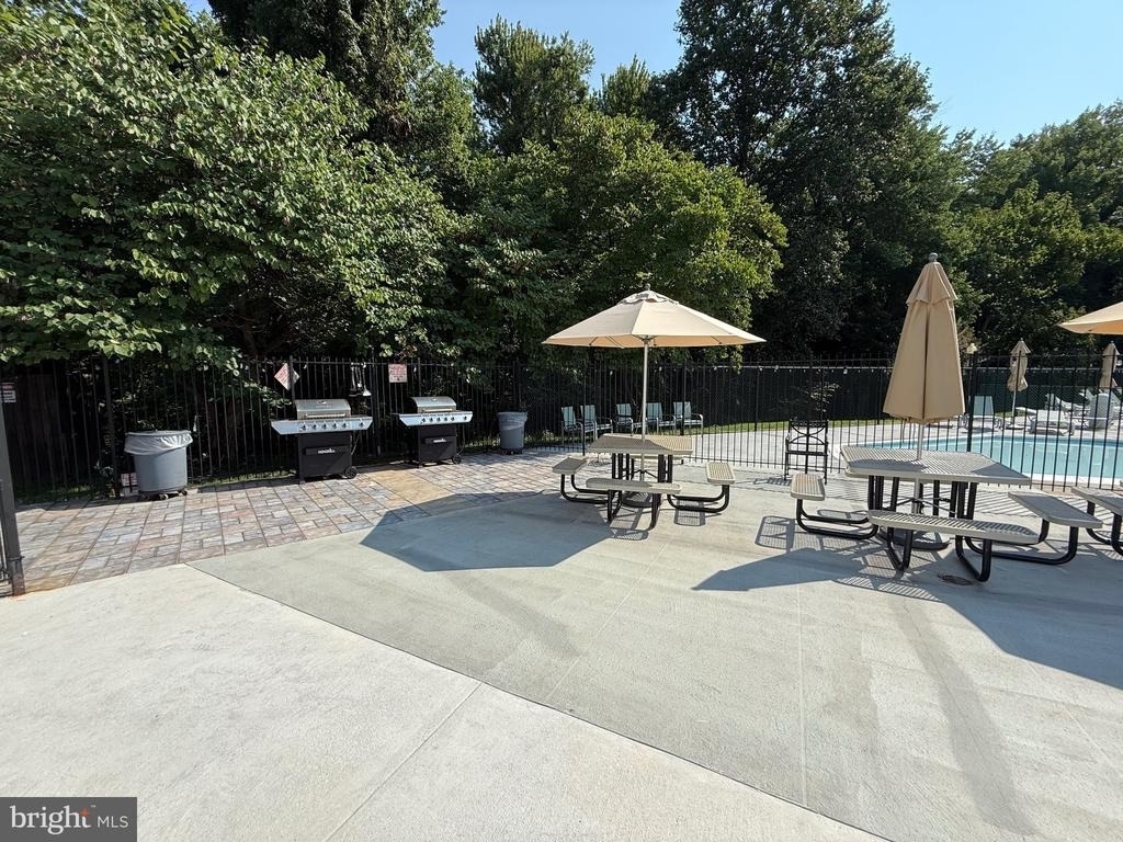 7640 Tremayne Place - Photo 14