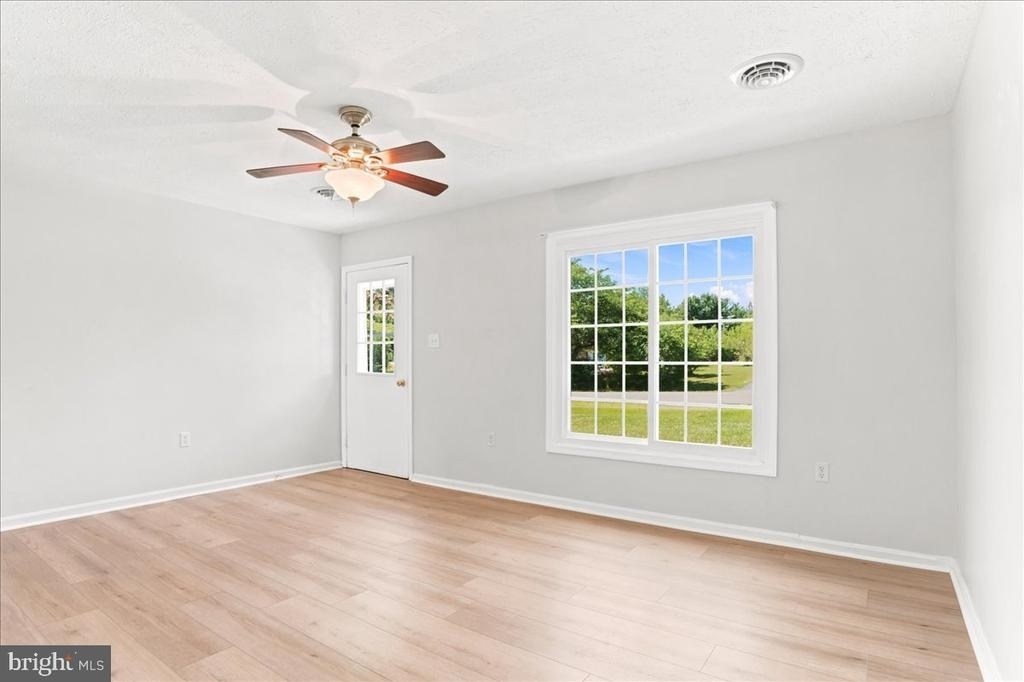 102 Linwood Court - Photo 4