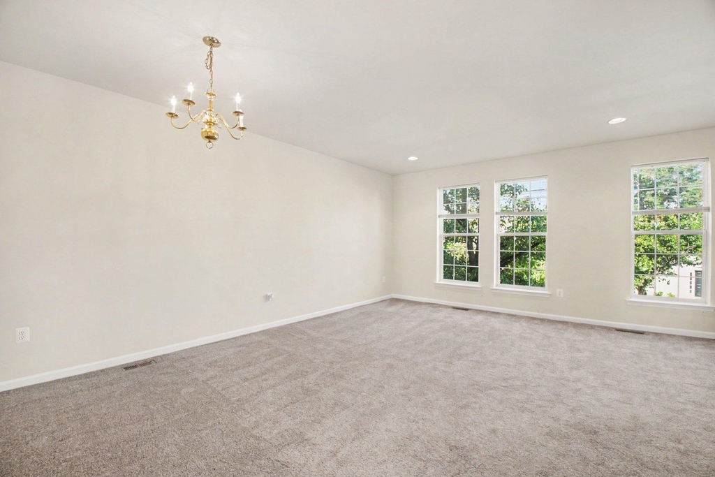 1114 Ellis Avenue - Photo 7