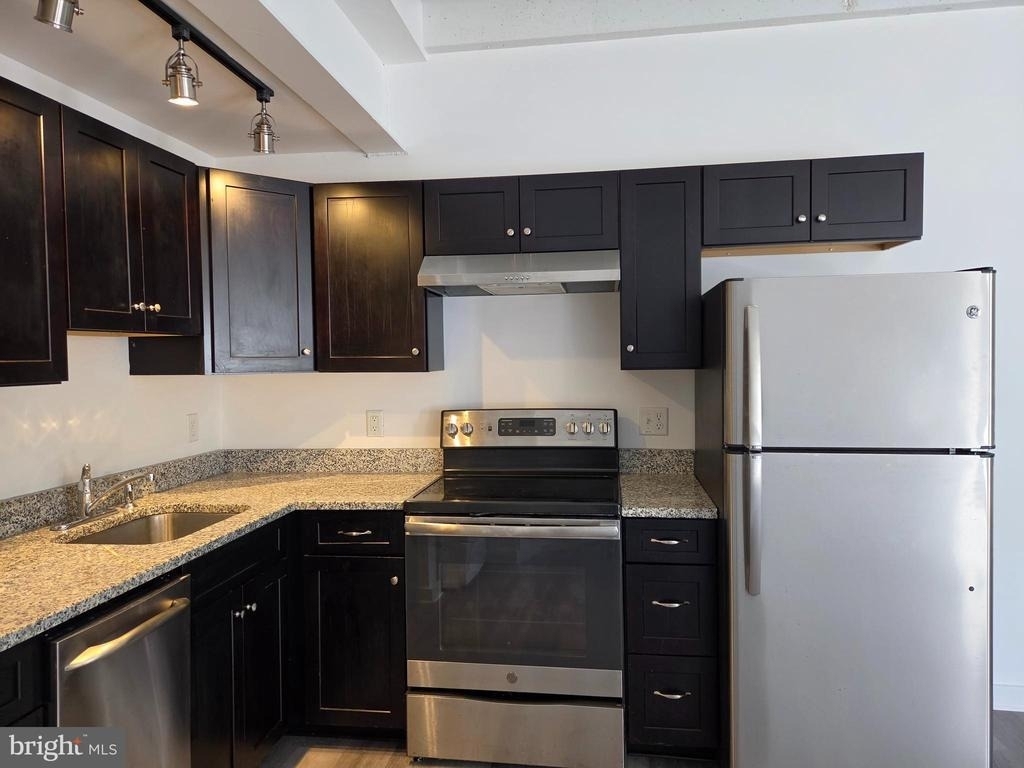 2201 Princess Anne Street - Photo 4