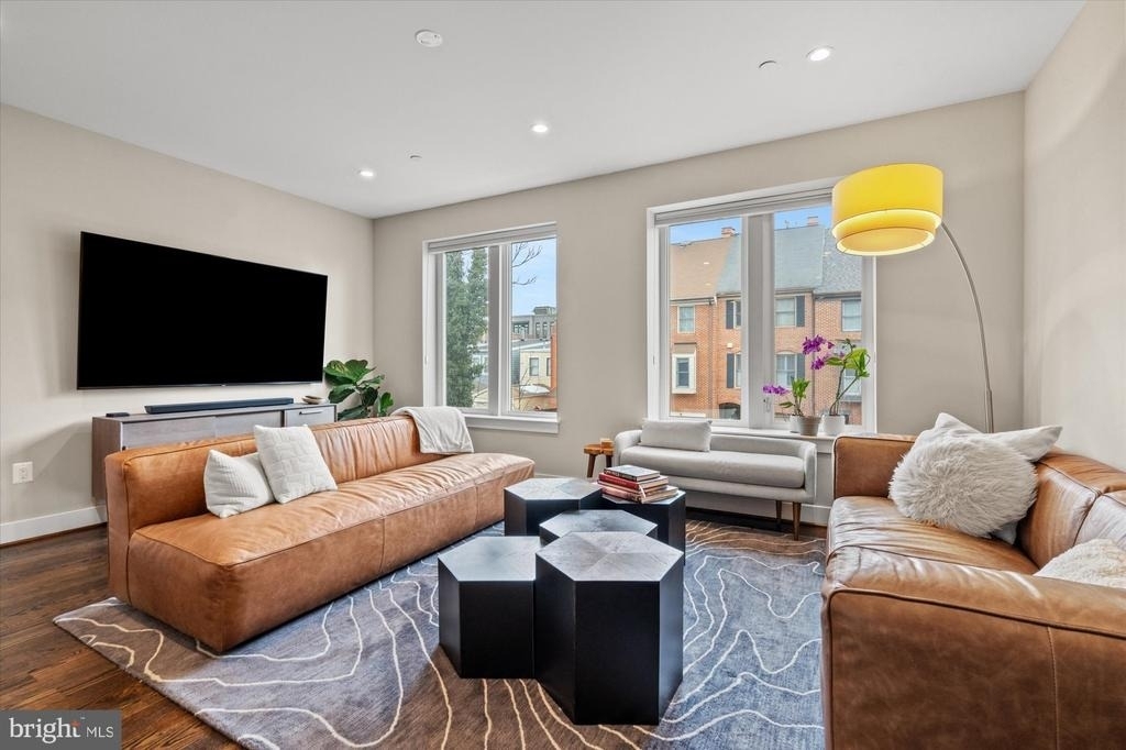 607 Slade Court - Photo 1