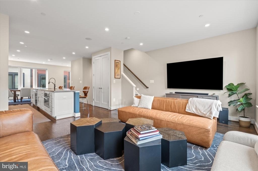 607 Slade Court - Photo 2