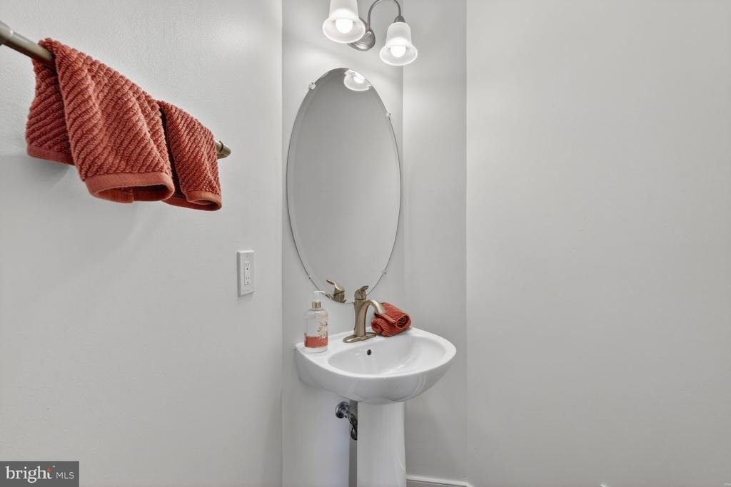 619 E Custis Avenue - Photo 13