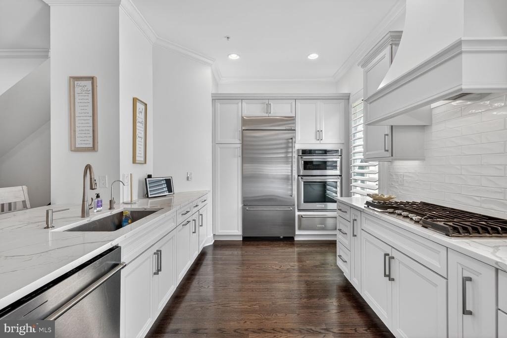 619 E Custis Avenue - Photo 10