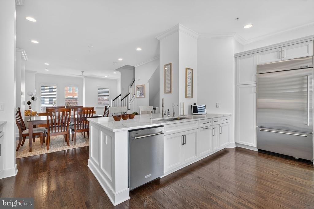 619 E Custis Avenue - Photo 12