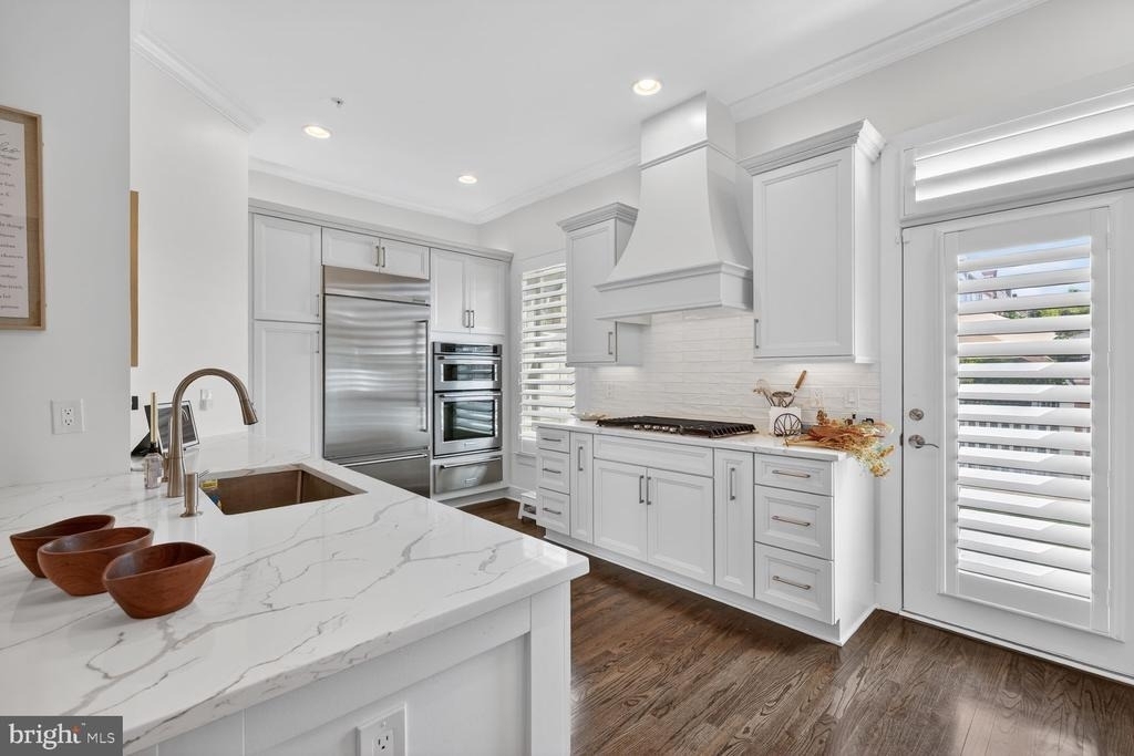 619 E Custis Avenue - Photo 9