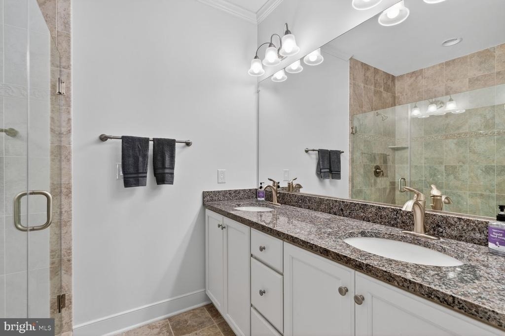 619 E Custis Avenue - Photo 17
