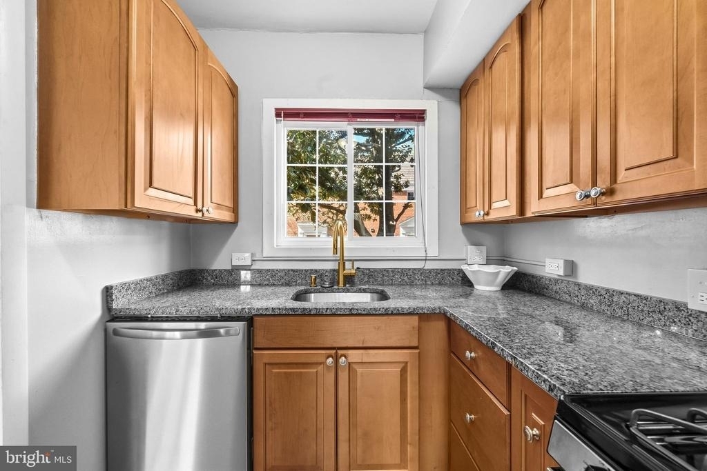 1615 Mount Eagle Place - Photo 4