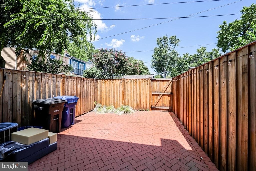 1317 Queen Street - Photo 20