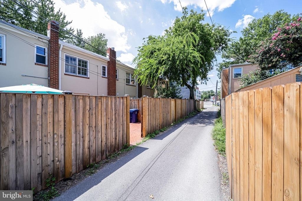 1317 Queen Street - Photo 23