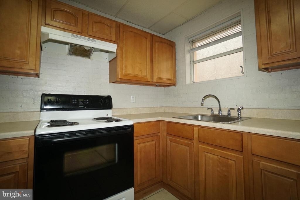 2550 E Somerset Street - Photo 8