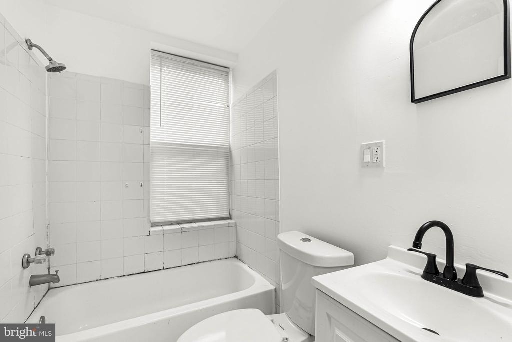 3316 Kensington Avenue - Photo 7