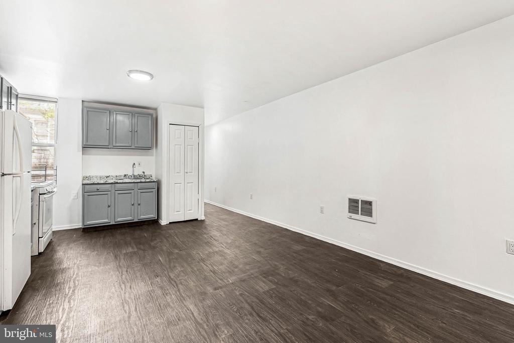 3316 Kensington Avenue - Photo 4