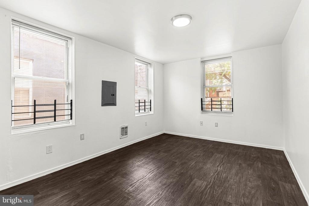 3316 Kensington Avenue - Photo 8