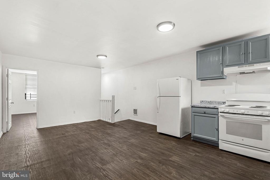 3316 Kensington Avenue - Photo 2