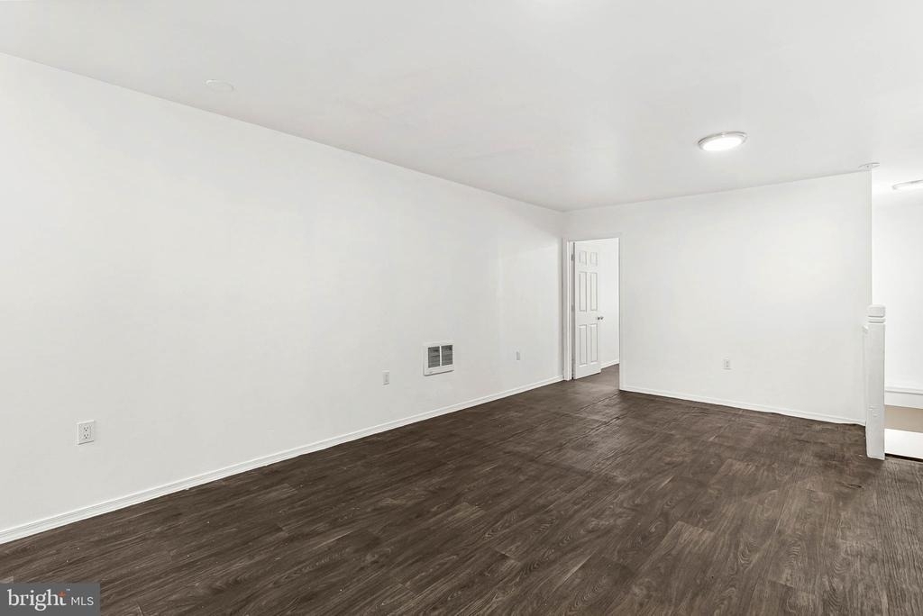 3316 Kensington Avenue - Photo 3