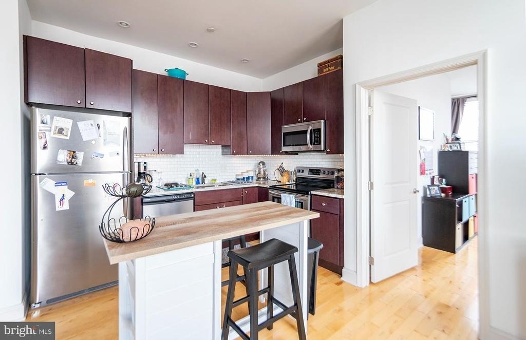 427 Monroe Street - Photo 0