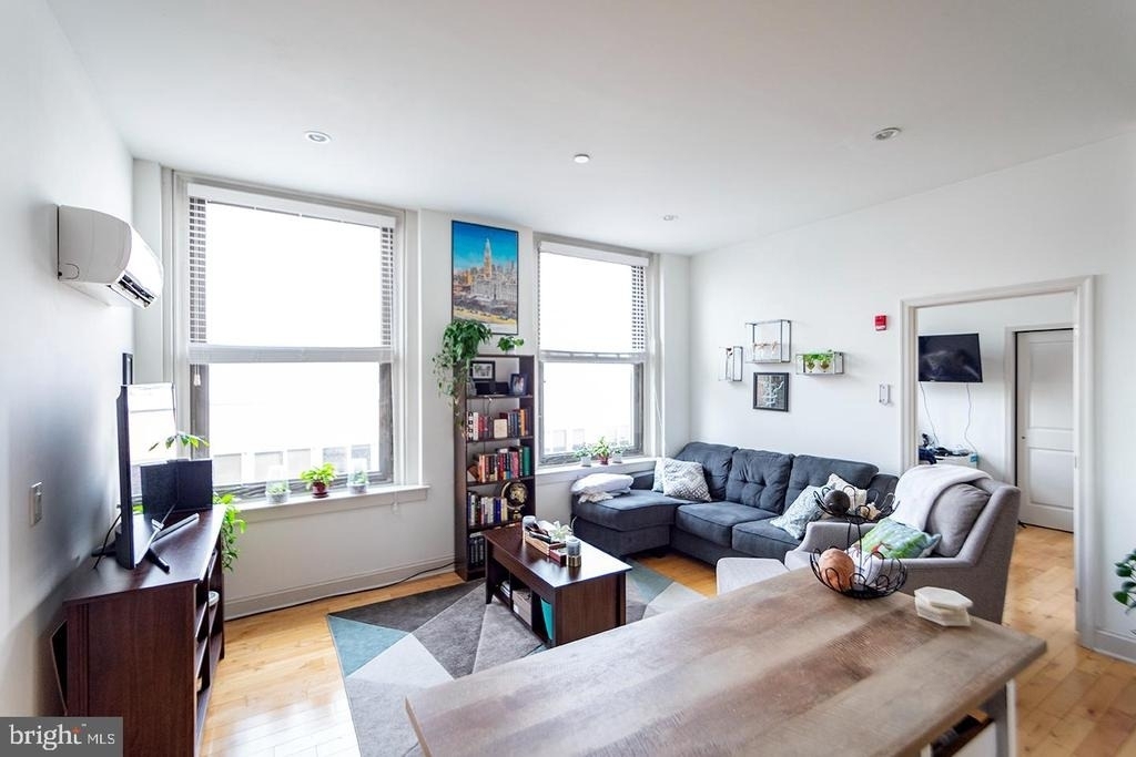 427 Monroe Street - Photo 2