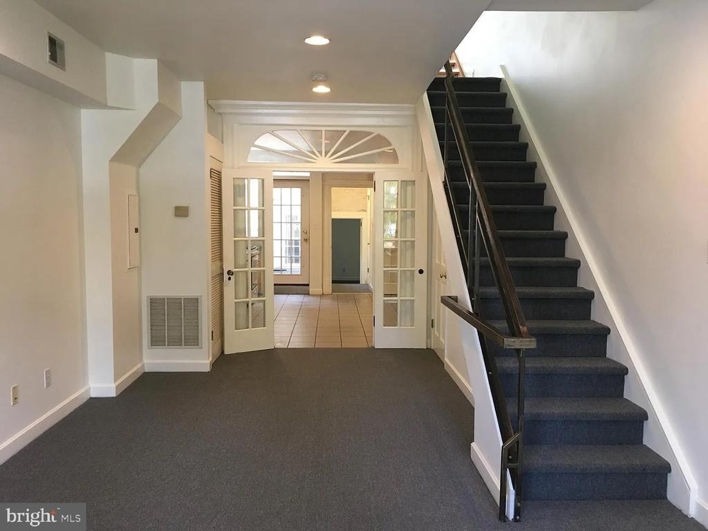 702 N 2nd Street - Photo 2
