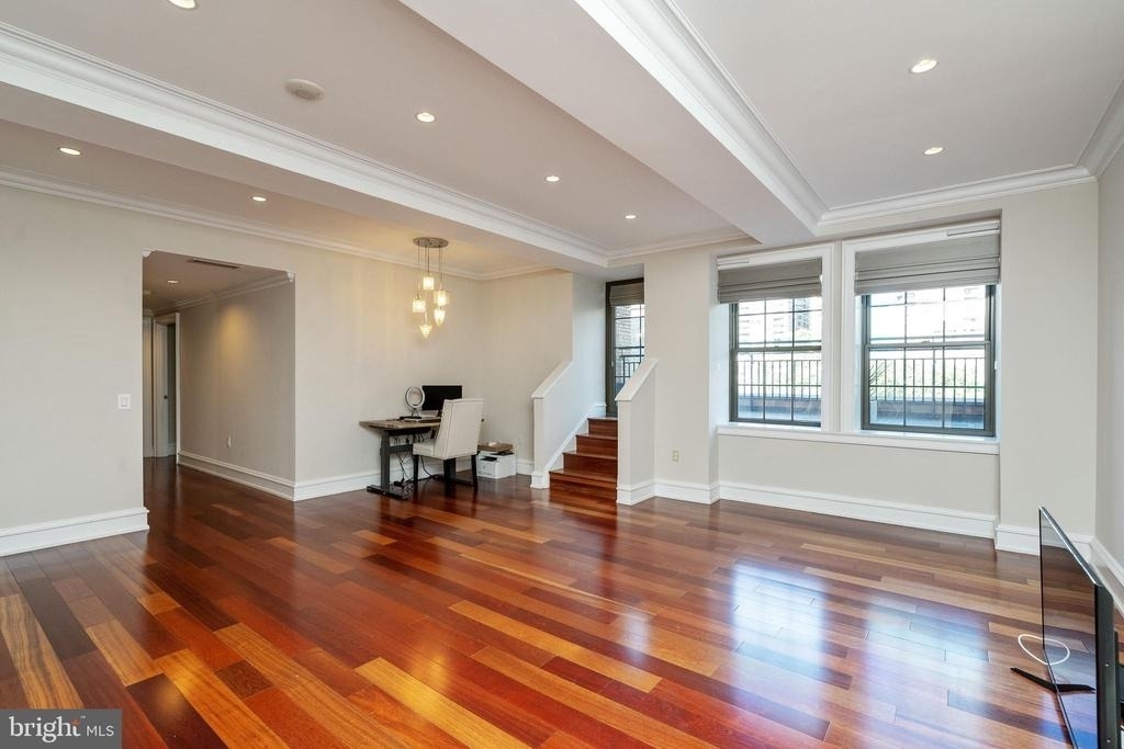 219 S 18th Street - Photo 4