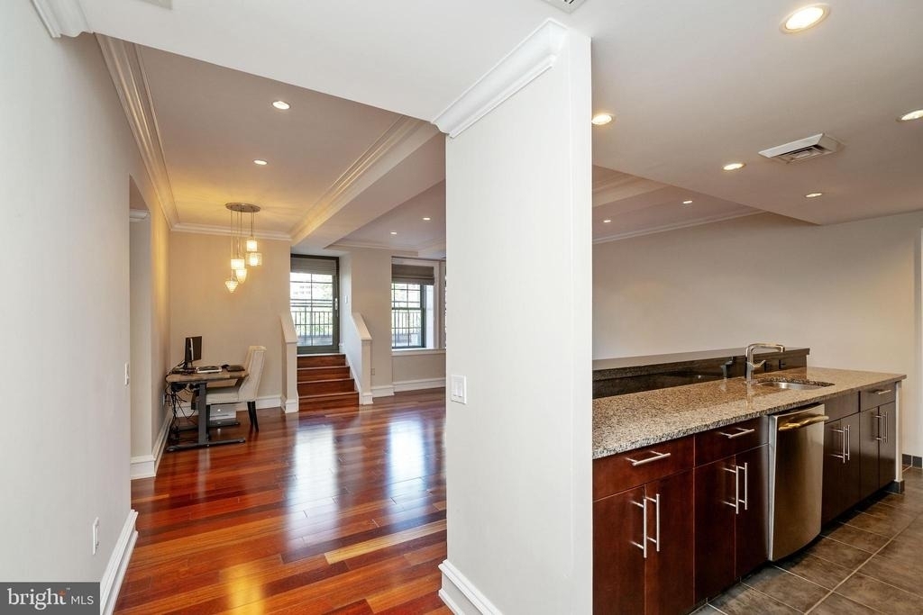 219 S 18th Street - Photo 2