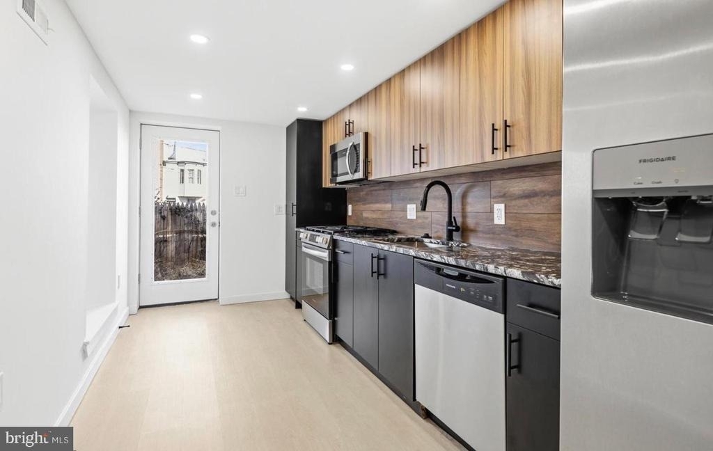 1819 E Albert Street - Photo 3