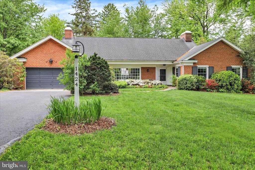 1424 Center Road - Photo 1