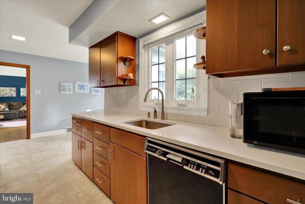 1424 Center Road - Photo 8