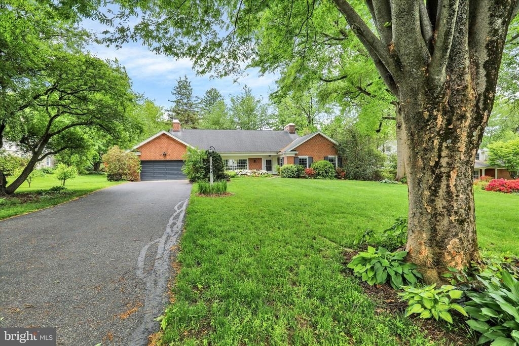 1424 Center Road - Photo 0