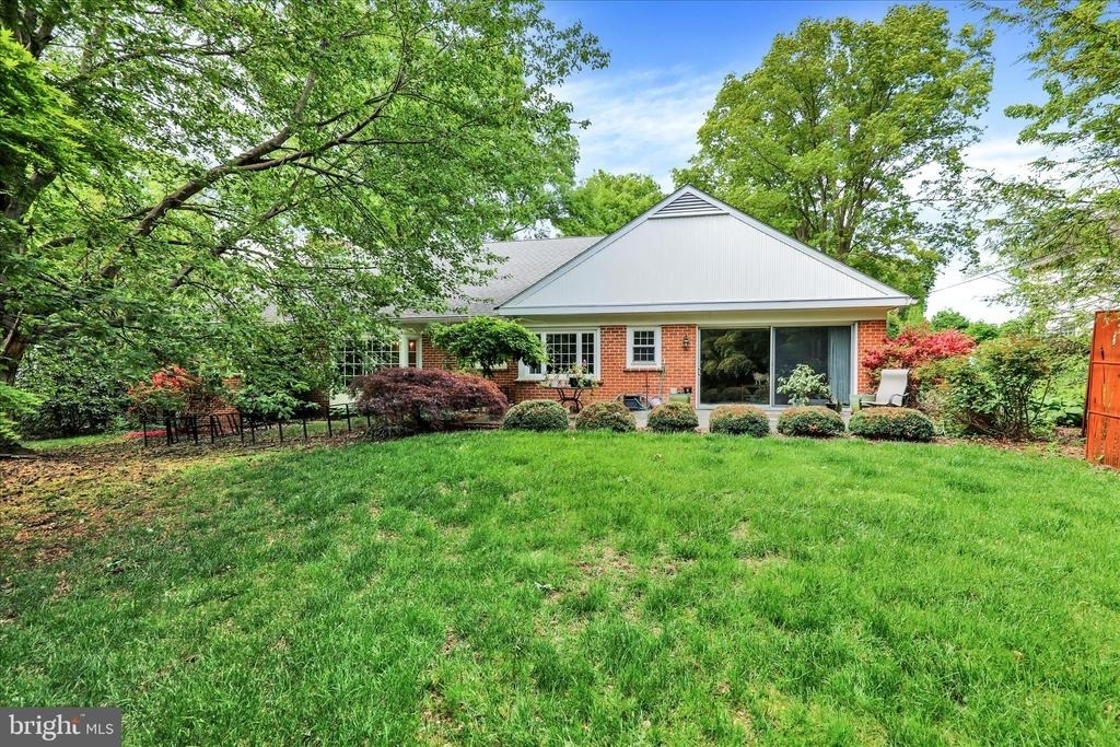 1424 Center Road - Photo 36