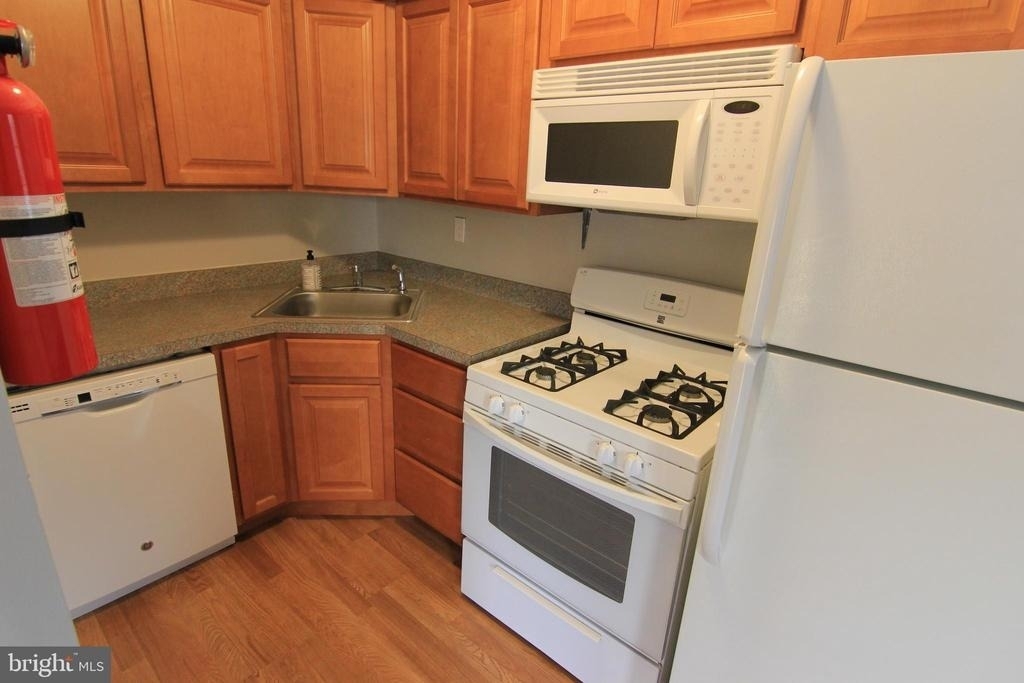 9 Thomas Road - Photo 2