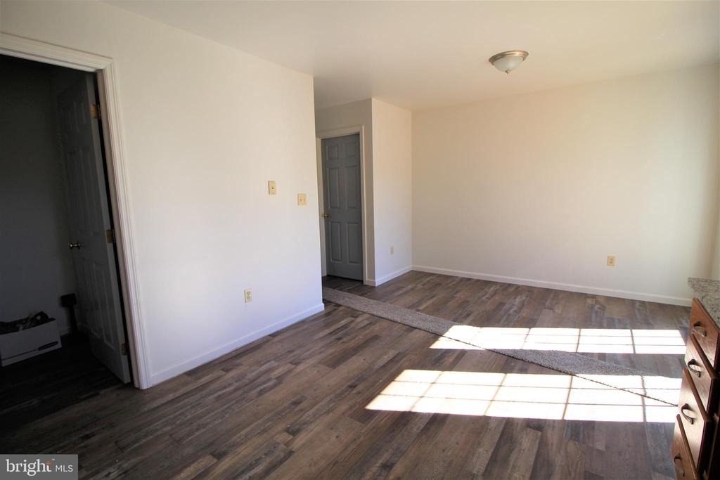 1431 Valley Road - Photo 4