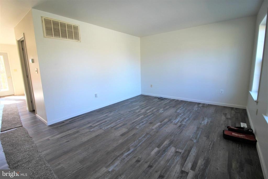 1431 Valley Road - Photo 2