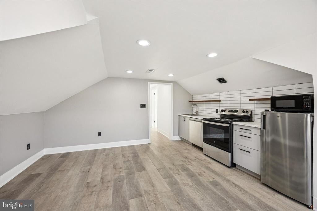 844 West Chester Pike - Photo 3