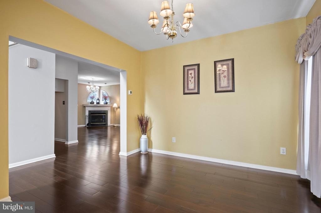 929 N York Drive - Photo 5