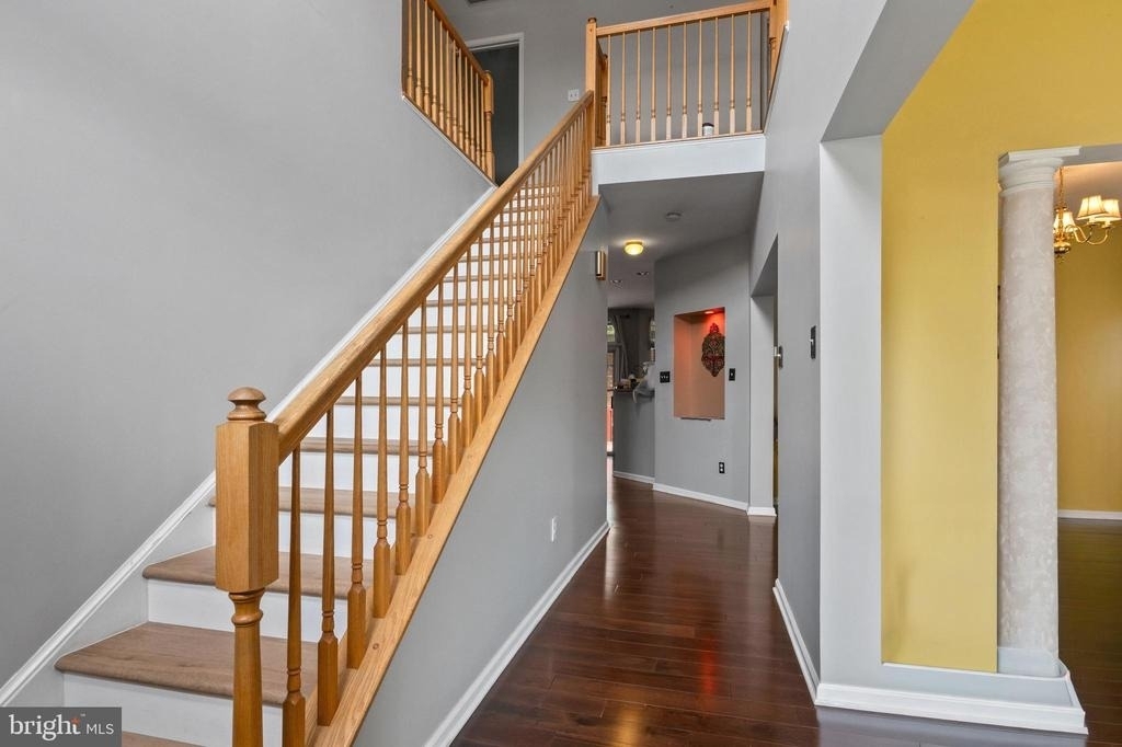 929 N York Drive - Photo 2