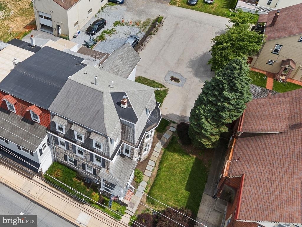 116 E King Street - Photo 2