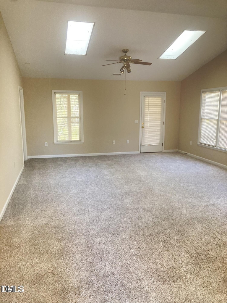 404 Creekway Drive - Photo 3