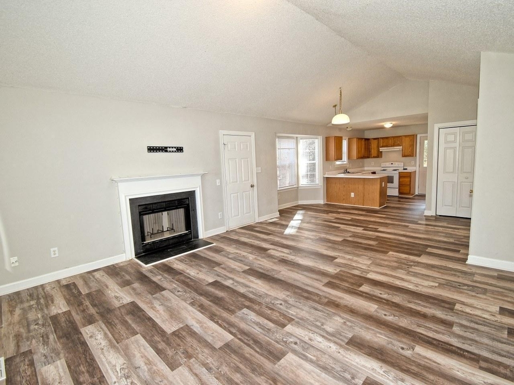 239 Tillamook Drive - Photo 2