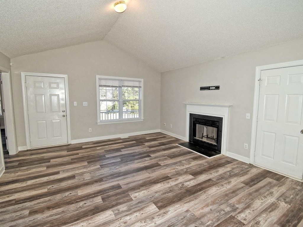 239 Tillamook Drive - Photo 4