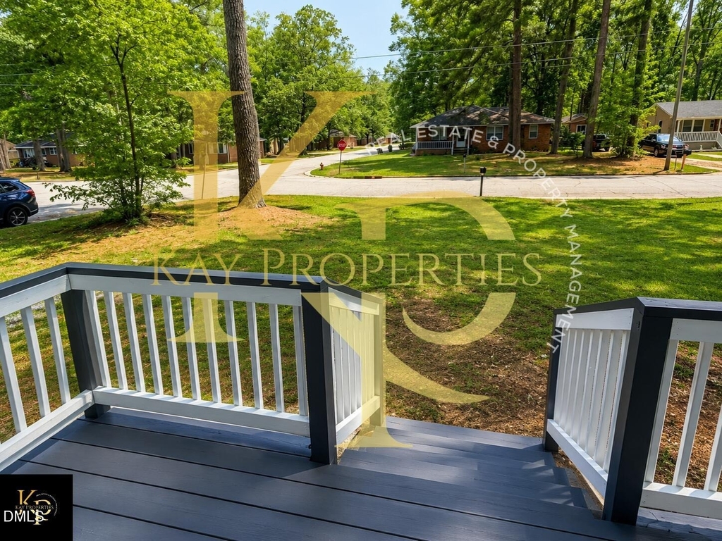 1828 Windsor Drive - Photo 3