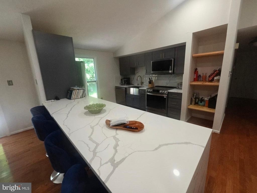 8406 Bella Vista Terrace - Photo 4