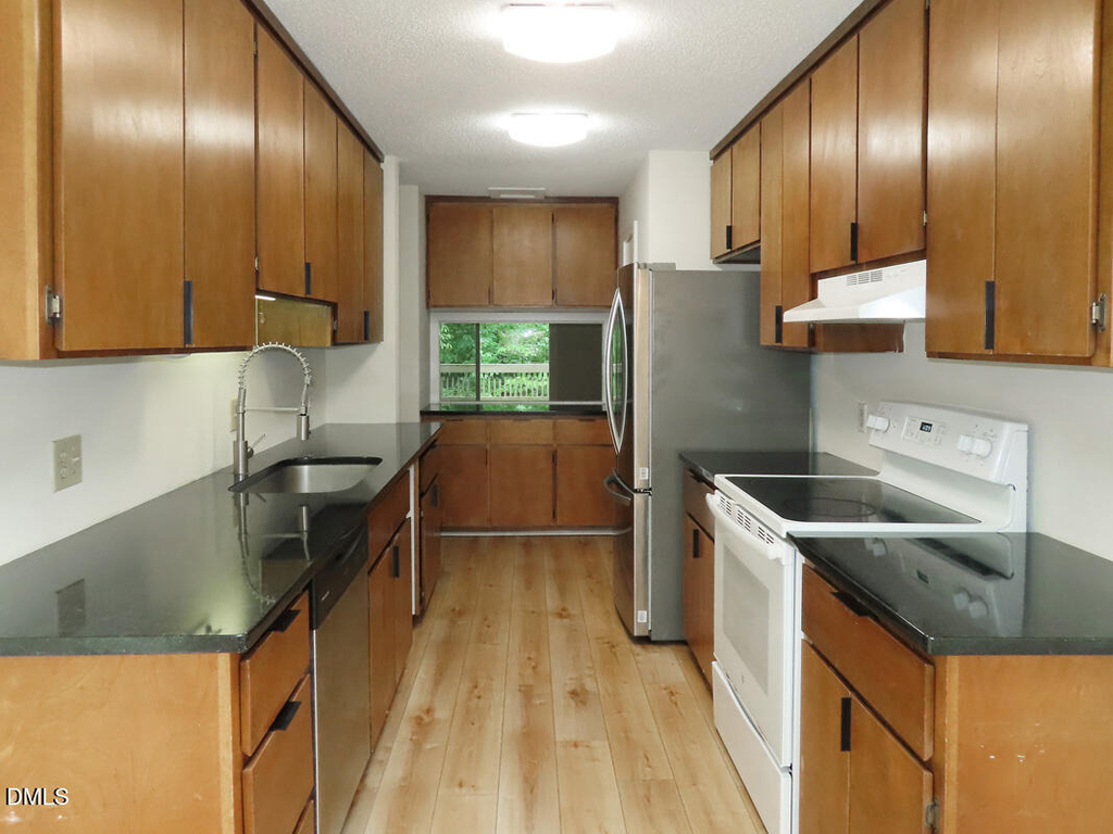 424 Fairoaks Circle - Photo 8